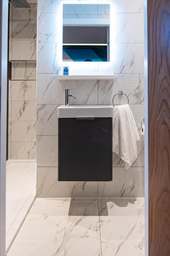 The Nest - Luxury 16 Person Apt W Jacuzzi & Parking 블랙풀 외부 사진