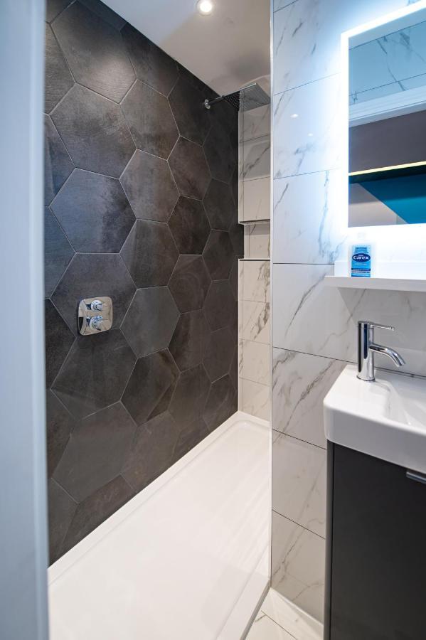 The Nest - Luxury 16 Person Apt W Jacuzzi & Parking 블랙풀 외부 사진